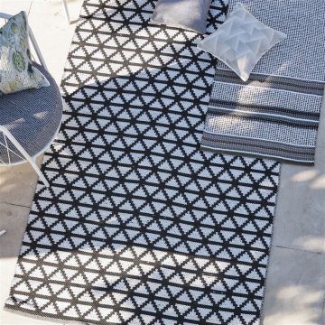 Designers Guild Outdoor Delray Noir matta 4 storlekar