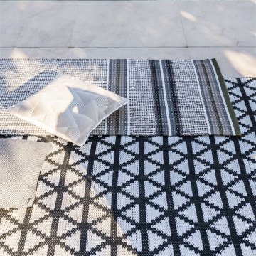 Designers Guild Outdoor Delray Noir matta 4 storlekar