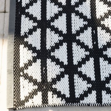 Designers Guild Outdoor Delray Noir matta 4 storlekar